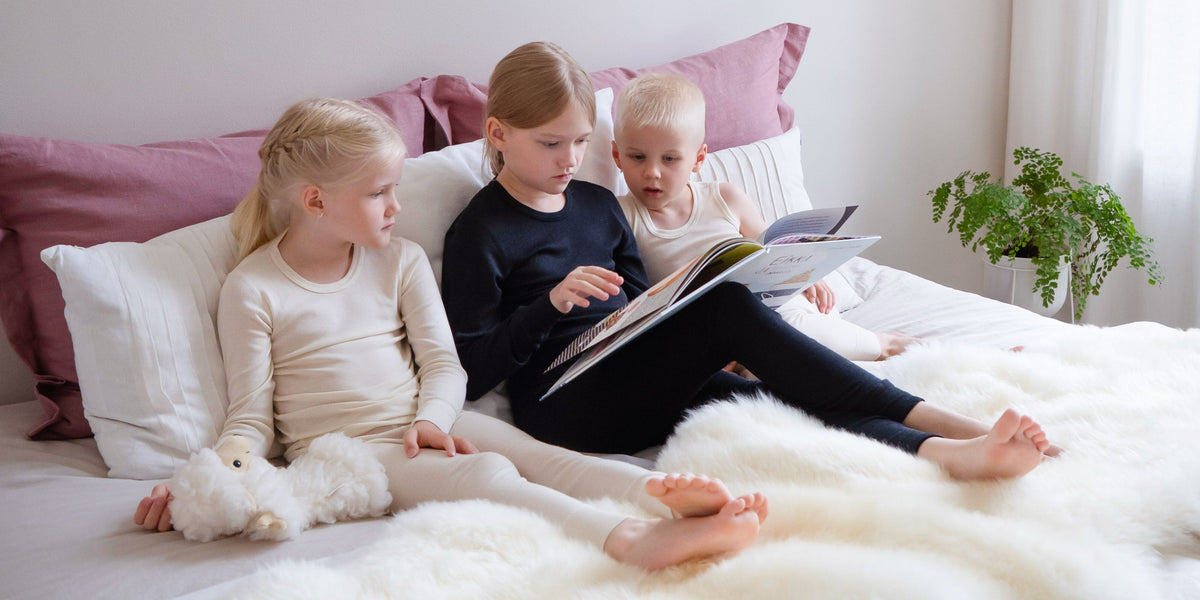 Lasten silkkivillakerrastot musta ja valkoinen