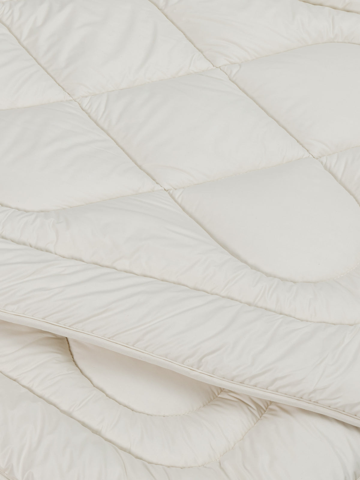Mattress topper with wool filling